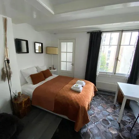 Värdshus Cozy Studio In The Heart Of Amsterdam